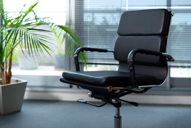Jak wybrać krzesło do pracy przy biurku?